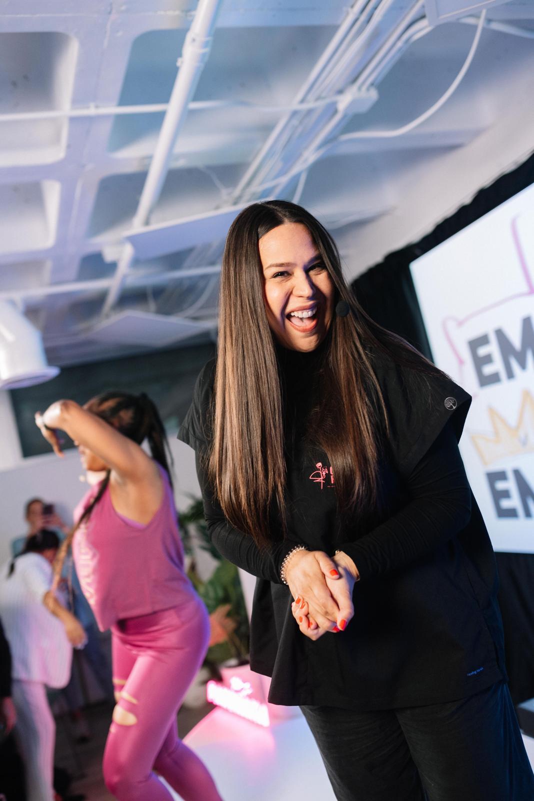 Yanet Pájaro conmueve en Panorama 2025 con un poderoso mensaje de transformación y lealtad